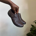 Clarks brown pebbled leather comfort loafers side elastic gore button tab US 6.5